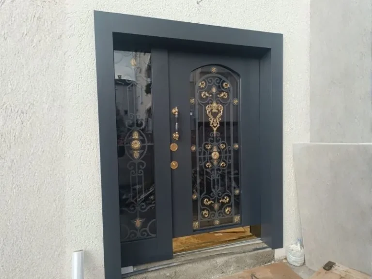 Beykoz Ferforje Detaylı Altın Varaklı Villa Kapısı Montajı